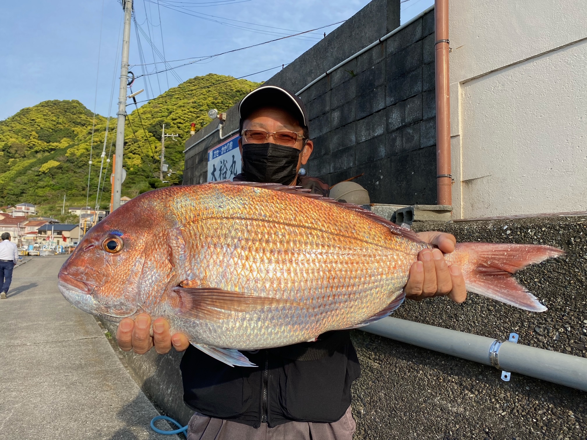 浪花のパンチ2号様　マダイ　７０センチ！