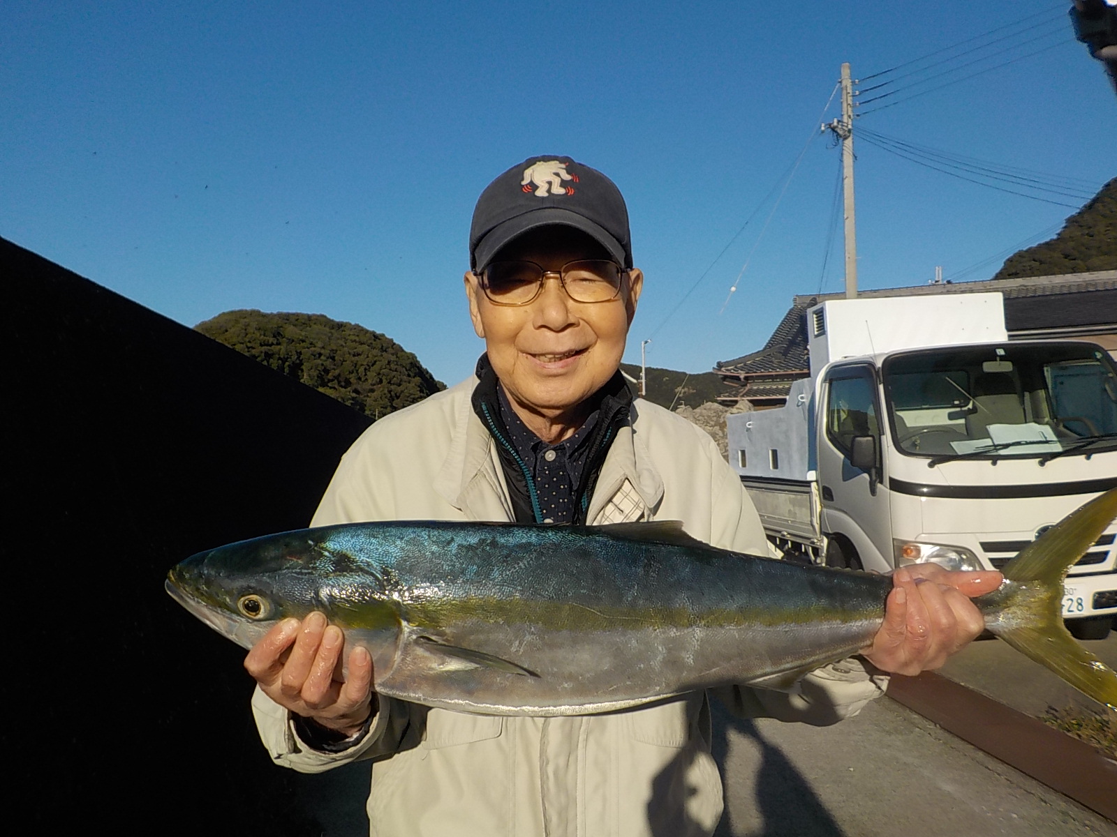 大北様　ブリ１本　中アジ多数