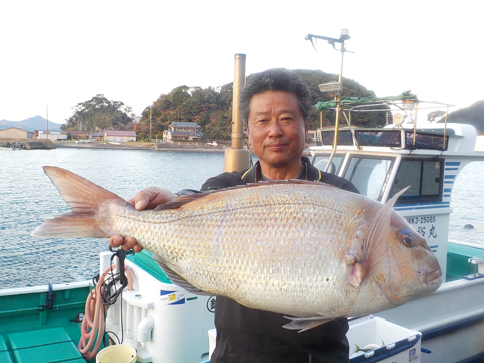 石橋様　マダイ65～75センチ　3尾　中アジ多数