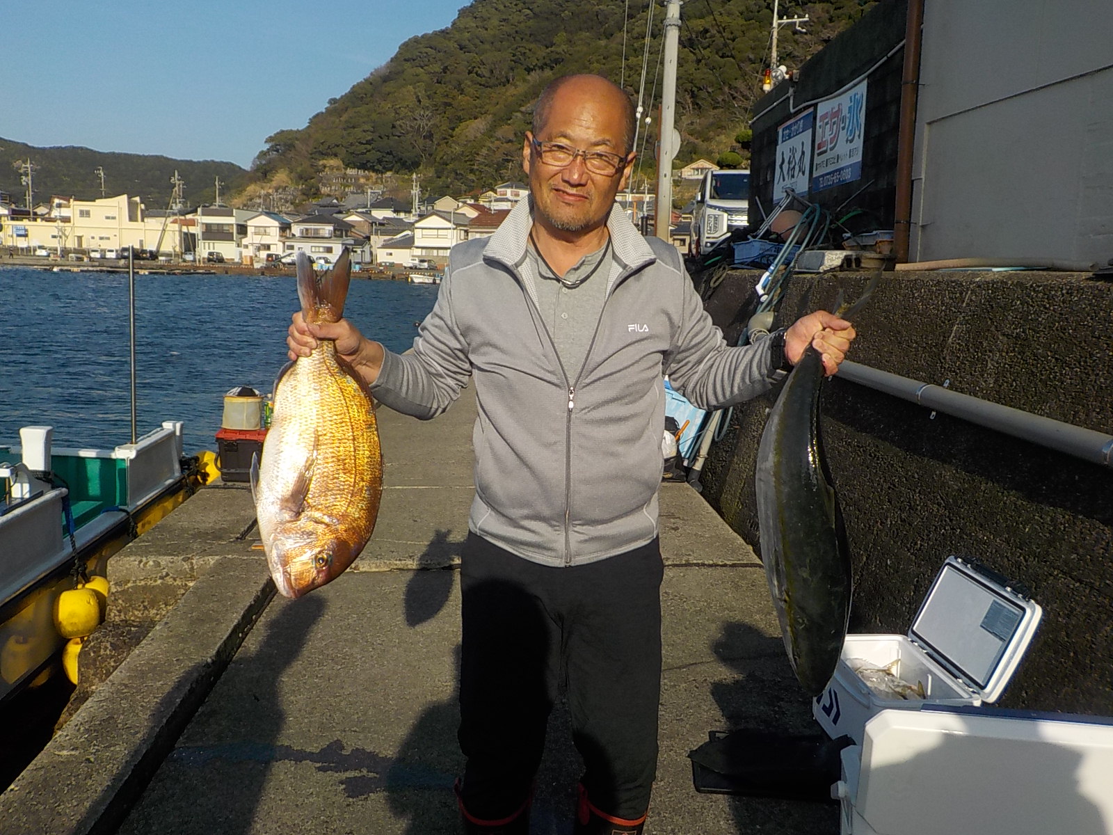 藤原様　ブリ　1本　マダイ　60センチ　大アジ中アジ大漁　アオリイカ２．３キロ