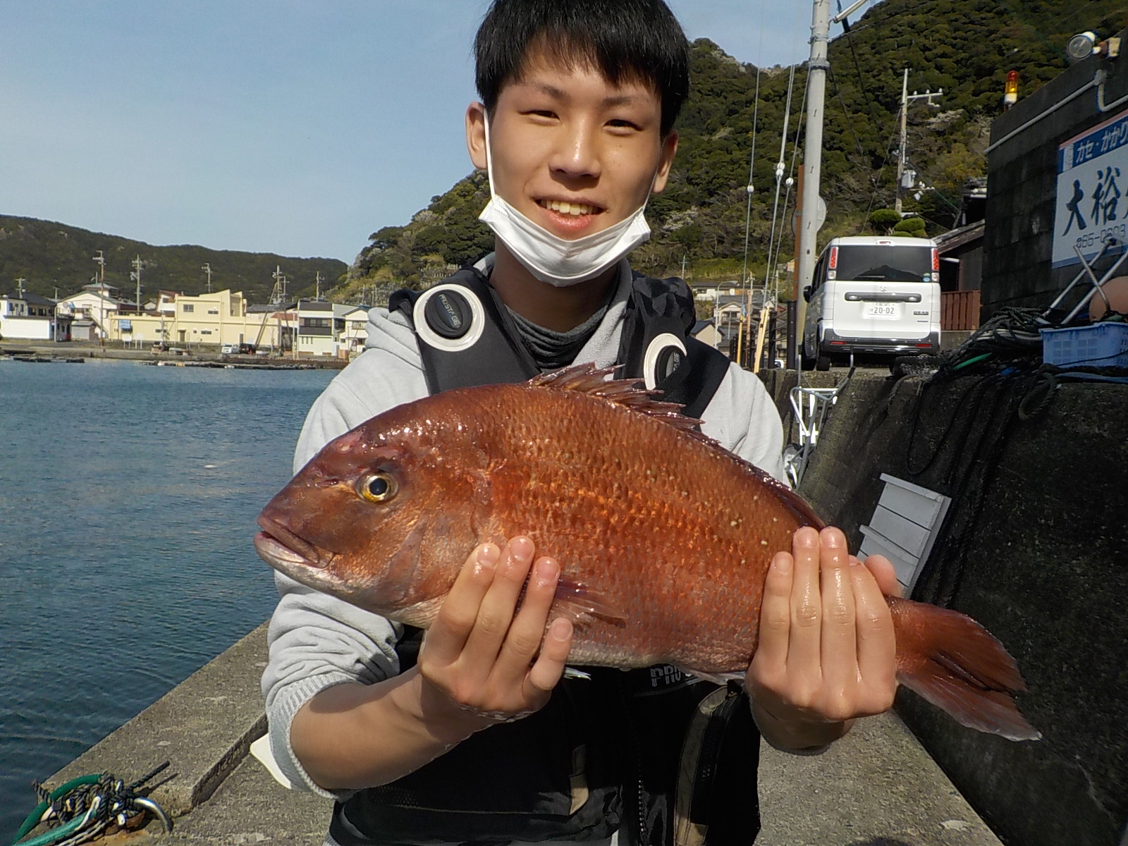 真砂様　マダイ50～55センチ　3尾　イサキ35センチ