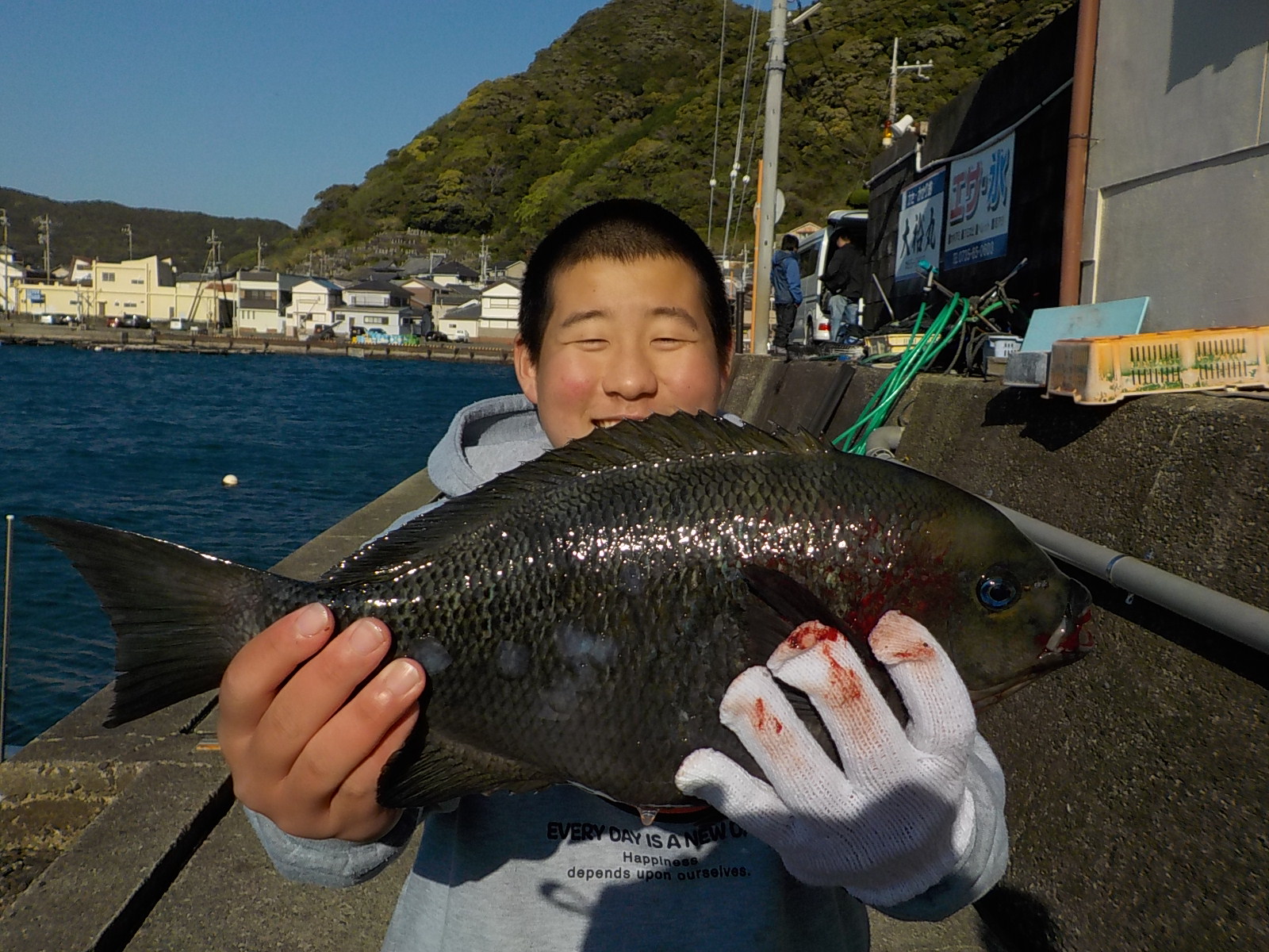 土井様　グレ35～45センチ3尾　カワハギ3枚